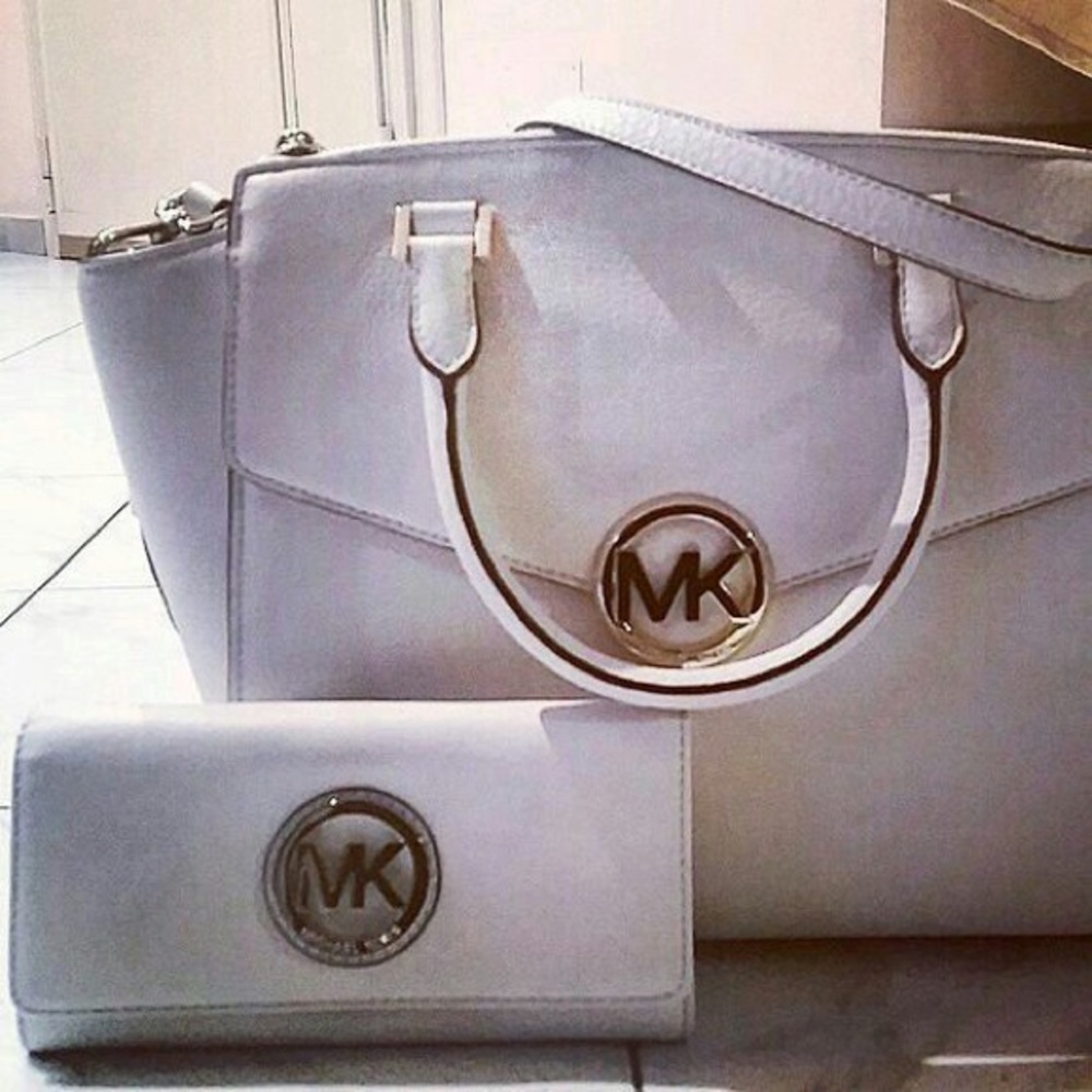 Micheal Kors Wallet (Grey)